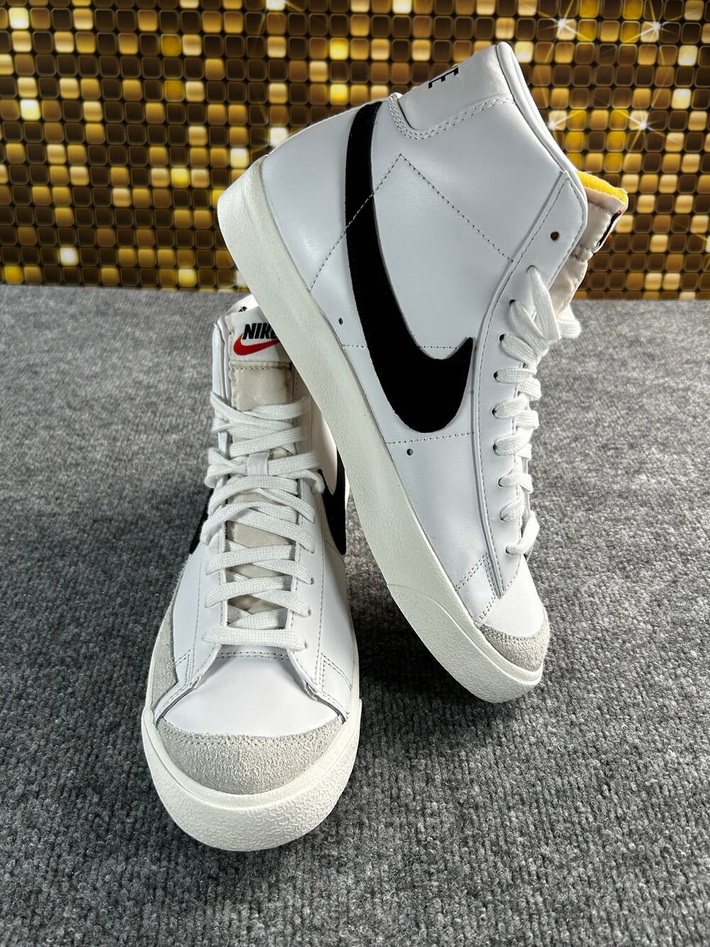 Nike Blazer Mid 77 Vintage Women’s 11 Men’s 9.5 White Black